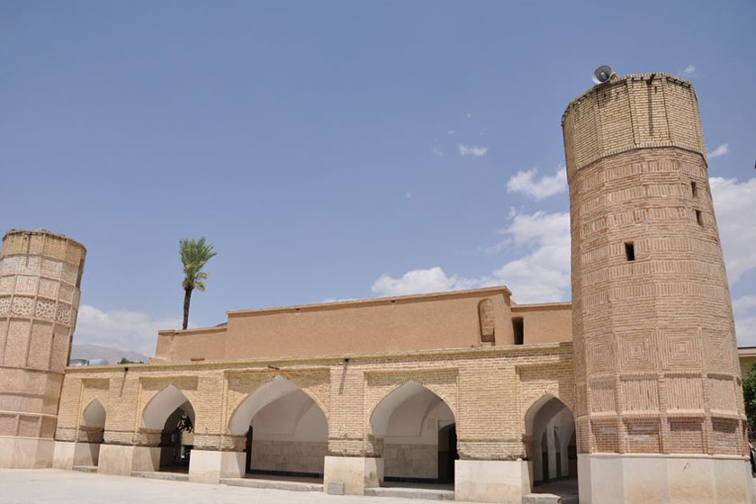 مسجدجامع داراب، مسجدی با چهار مناره