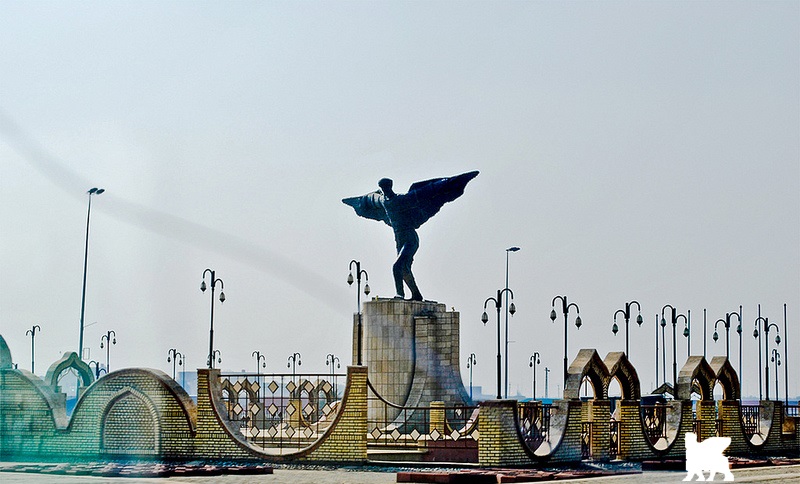 تندیس ابن فرناس در بغداد